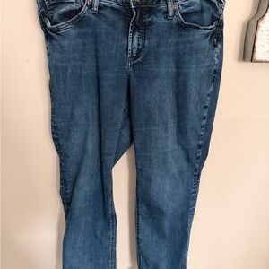 Silver Jeans Suki Capri in Classic Blue